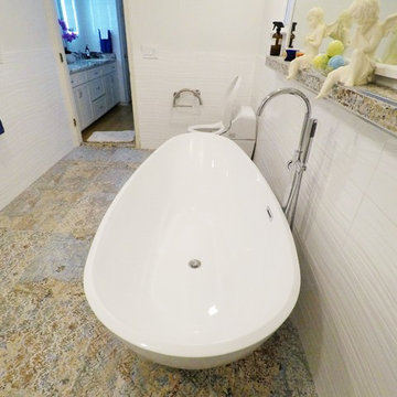 BARRIER-FREE MASTER BATHROOM
