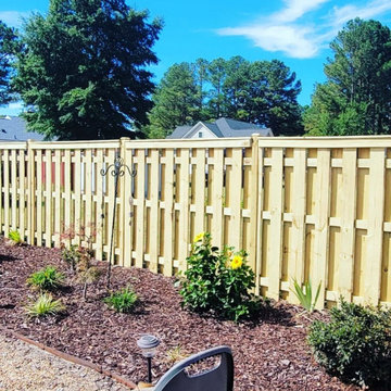 Shadowbox fence with trim