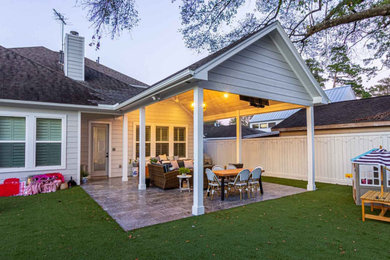 Patio - mid-sized traditional patio idea in Houston