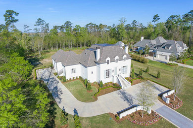 Example of a transitional exterior home design in New Orleans