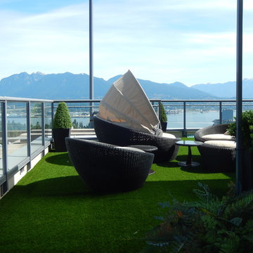 Deck near Vancouver with synthetic turf