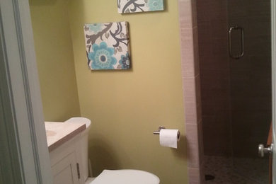 Example of a trendy bathroom design in Omaha