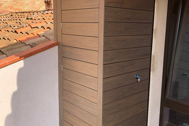 Modelo de terraza minimalista pequeña sin cubierta en azotea