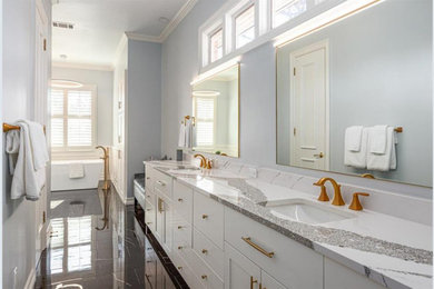 Example of a transitional bathroom design in Dallas