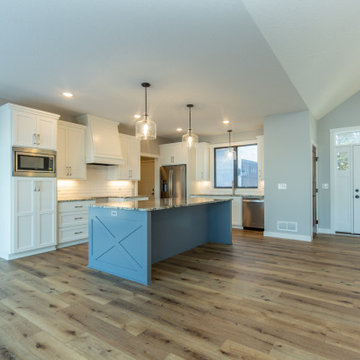 Grand Rapids, MN - 1 Story Walk-out Home w/Covered Porch & Screen Porch