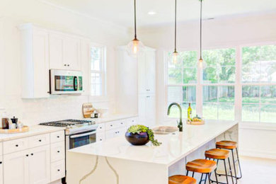 Example of a kitchen design in Charlotte