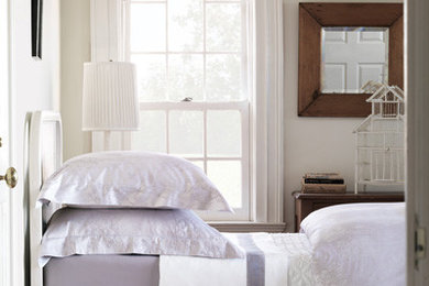 Example of a classic bedroom design in Chicago