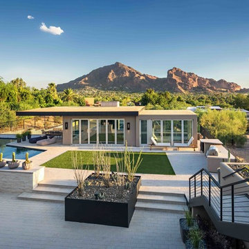 Contemporary Desert Fairways | Rear Yard View