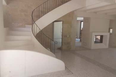 Inspiration for a transitional staircase in Montpellier.
