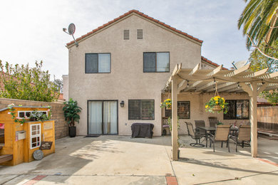 Patio - traditional patio idea in Los Angeles