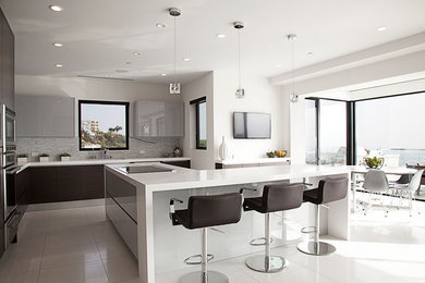 Example of a trendy kitchen design in Los Angeles