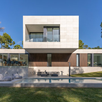 Casa con voladizo en cruz en Mallorca