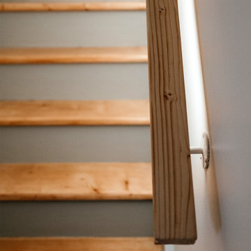 Détails sur la rampe lumineuse de l'escalier