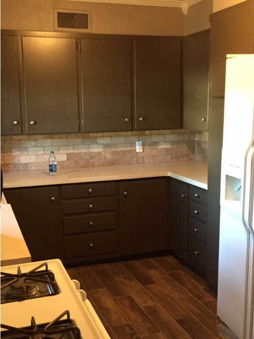 What colors to use to make small kitchen appear bigger?