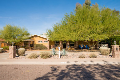 Example of an exterior home design in Phoenix