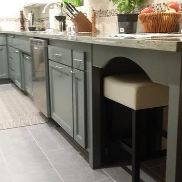 Lynn Miller Cabinet Painting and Custom Cabinet Instalaltion
