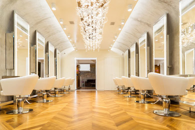 Custom Bolero ceiling lamp in a hairdresser salon