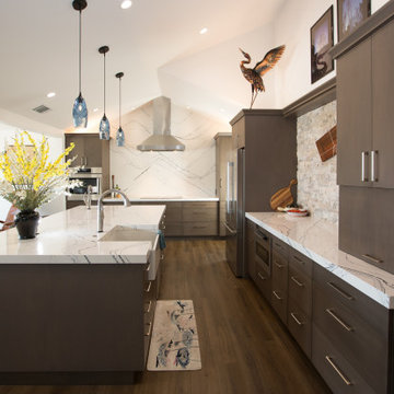 Elegant Carbon Gray; An Individual Kitchen