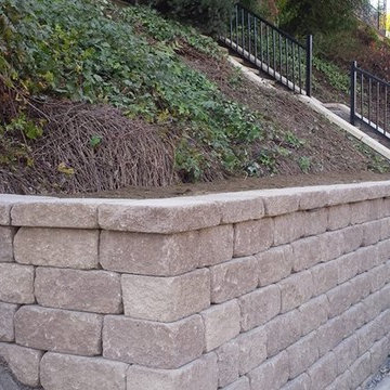 Weathered Versa Lok wall, Diablo Veneer, Sandstone Steps