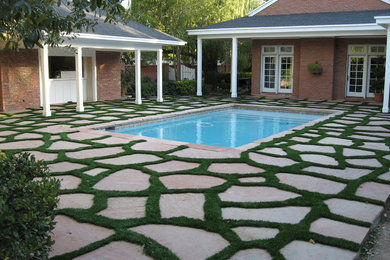 Inspiration for a mediterranean landscaping in Austin.