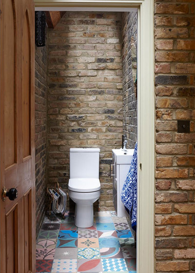 Rustic Bathroom by Martins Camisuli Architects