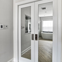 Bathroom/ Closet