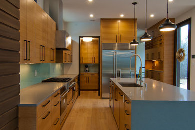 Example of a trendy kitchen design in Milwaukee
