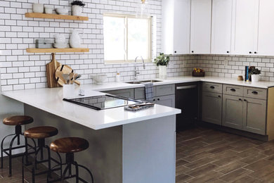 Kitchen - transitional kitchen idea in Phoenix