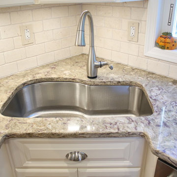 Suburban Multitone Eat in Kitchen