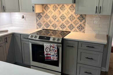 Example of a mid-sized classic eat-in kitchen design in New Orleans with a farmhouse sink, shaker cabinets, white cabinets, quartzite countertops, white backsplash, subway tile backsplash, an island and white countertops