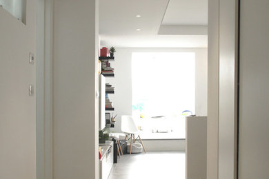 Minimalist entryway photo in Catania-Palermo