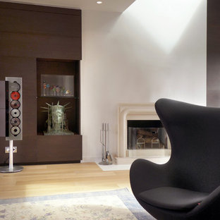 Home theater - contemporary home theater idea in Lille