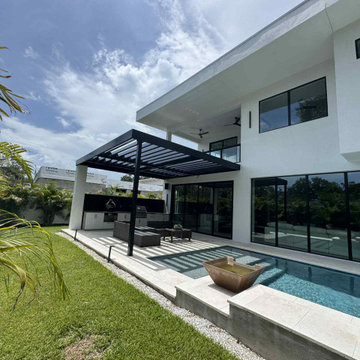 Alluminum pergola