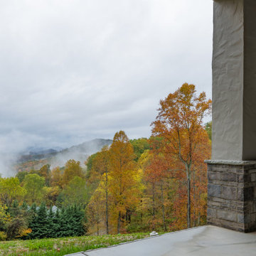 Misty Mountain: Transitional Stucco Home