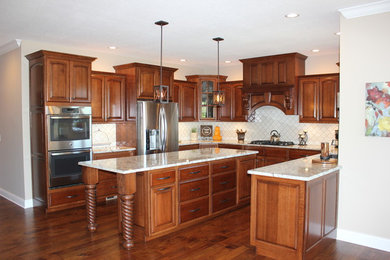 Elegant kitchen photo in Chicago