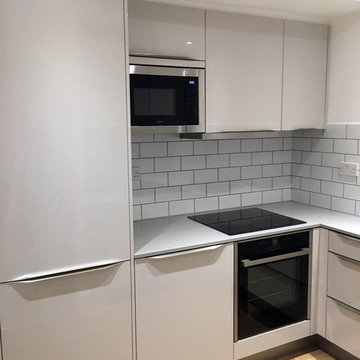 White High Gloss Kitchen with Low profile handles