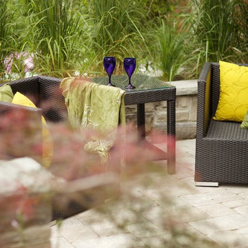 Unique Front Yard Sitting Space