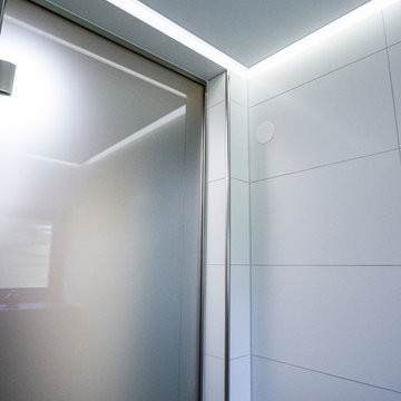 CLIPSO® Gewebespanndecke und indirekt beleuchtete Schattenfuge
