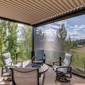 StruXure Adjustable Pergola with Phantom Motorized Screen for UV Protection
