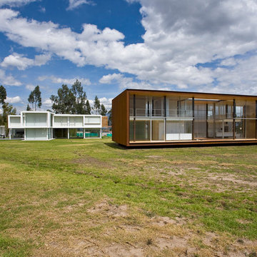 Huzz House