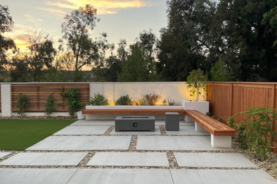 Minimalist patio photo in San Diego