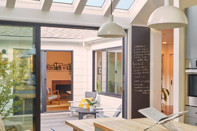 Inspiration for a mid-century modern kitchen remodel in San Francisco