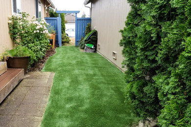 Photo of a traditional landscaping in Seattle.