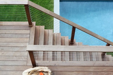 Example of a trendy deck design in New York
