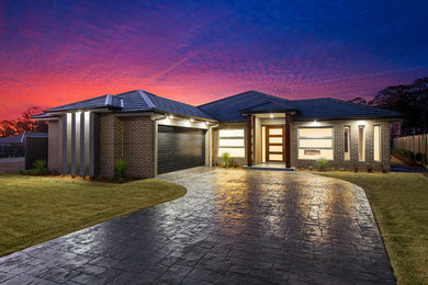 Mid-sized contemporary home design in Sydney.