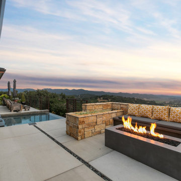 Las Ventanas Hillside Residence