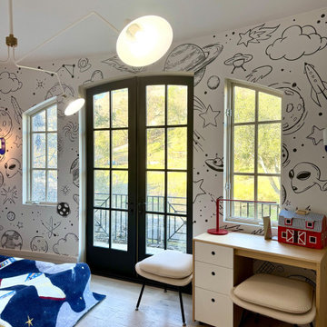 Modern Space-Themed Kids’ Bedroom with Creative Design