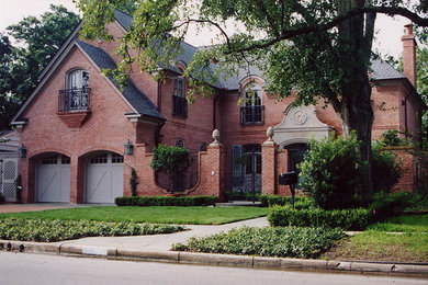Photo of a traditional exterior in Houston.