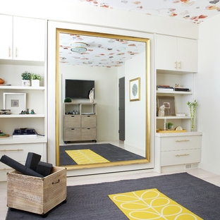 カルガリーのトランジショナルスタイルのおしゃれなホームジムの写真