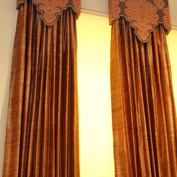 Box Cornice by Star Furniture in Houston